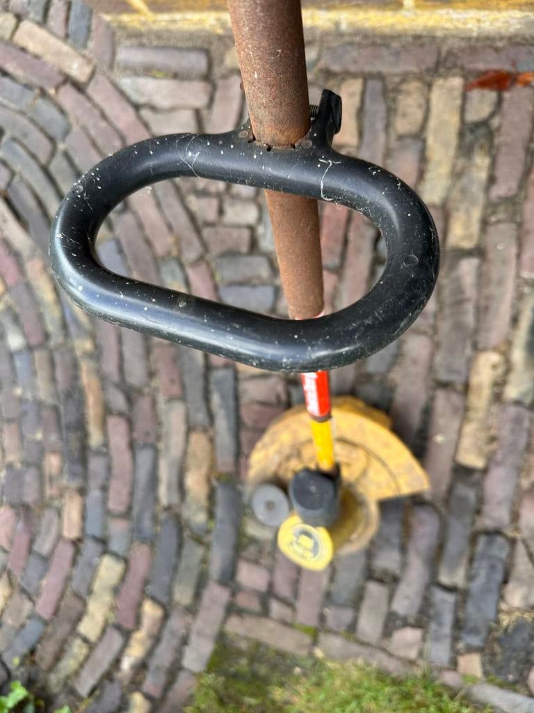 Grasstrimmer kantjes maaier elektrisch, Tuin en Terras, Ophalen of Verzenden, Gebruikt, 30 tot 50 cm, Elektrisch