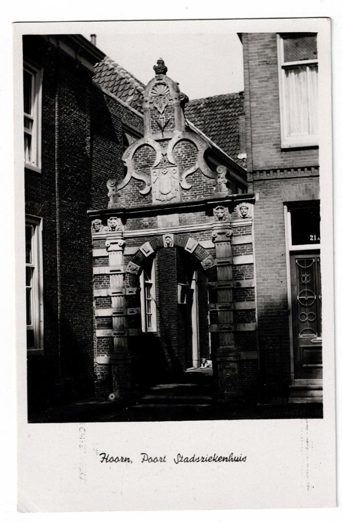 Hoorn. Fotokaart van het Poortje van het Stadsziekenhuis., Ophalen of Verzenden, 1920 tot 1940, Ongelopen, Noord-Holland