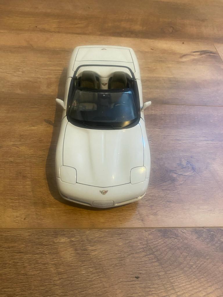 Witte Chevrolet Corvette C5 Cabriolet Schaalmodel, Ophalen, Zo goed als nieuw, Auto, Overige merken