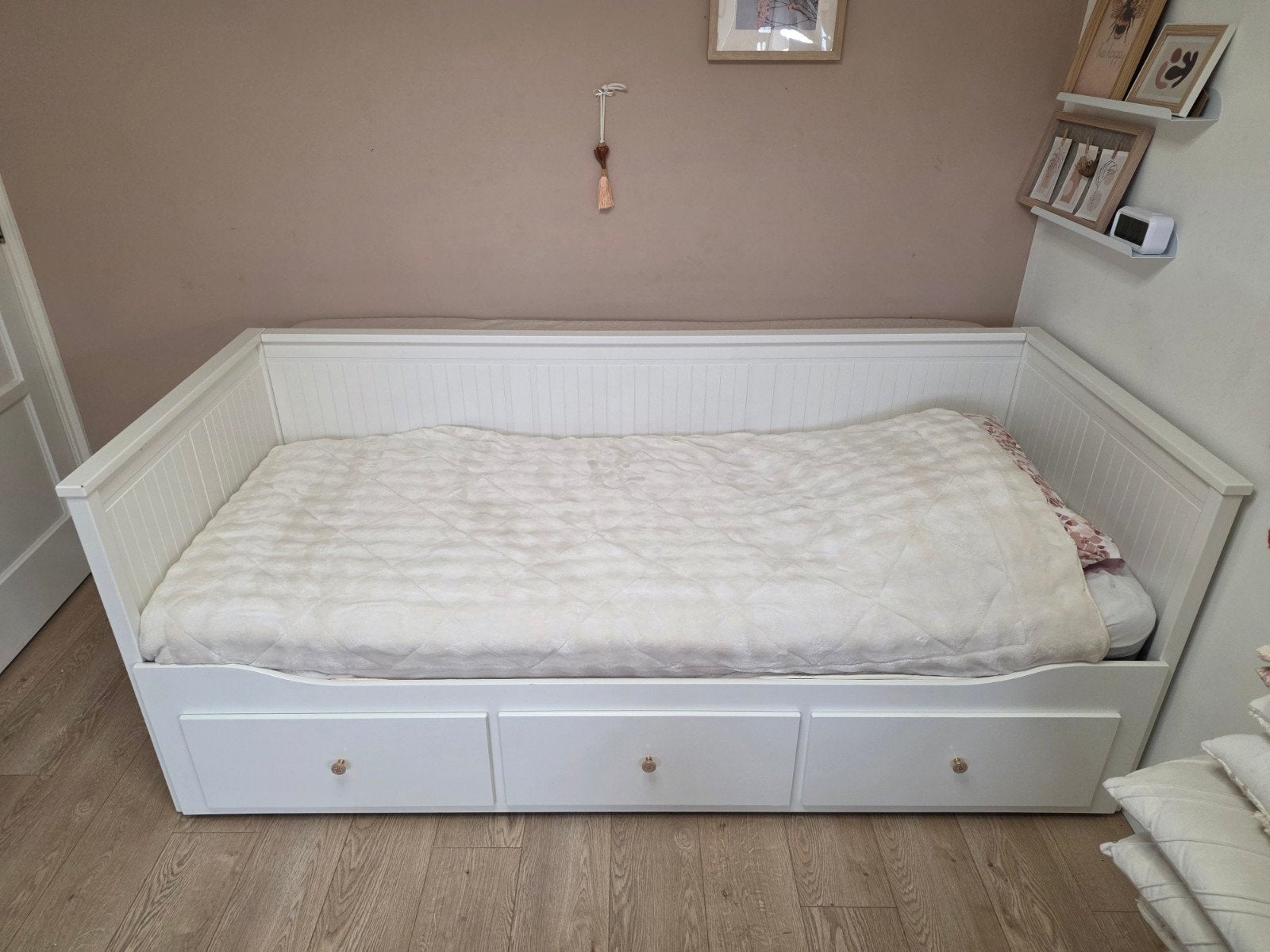 IKEA Hemnes Bedbank met 3 lades - Wit, Huis en Inrichting, Ophalen, Gebruikt, Eenpersoons, Scandinavisch, Klassiek