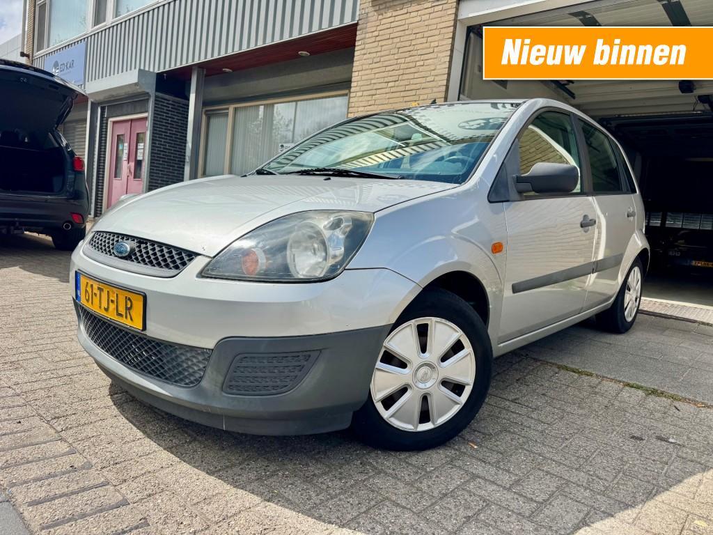 Ford FIESTA 1.3-8V Champion AIRCO NETTE AUTO 5DEURS NAP APK, Auto's, Ford, Bedrijf, Fiësta, ABS, Airbags, Airconditioning, Startonderbreker