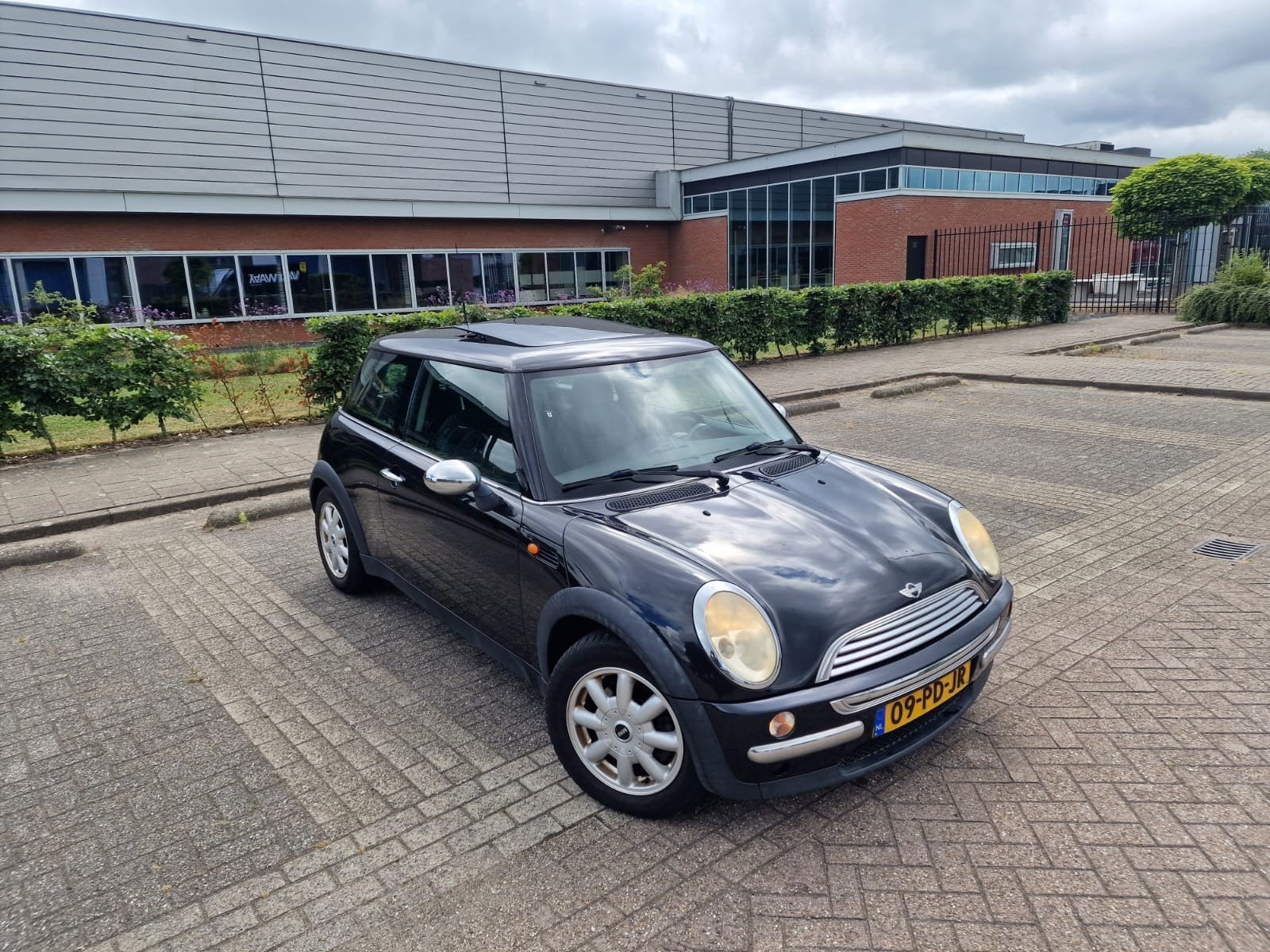 Mini One 1.6 Pepper Edition, Black/Chrome, Sportvelgen, Voorwielaandrijving, 4 cilinders, 4 stoelen, Zwart
