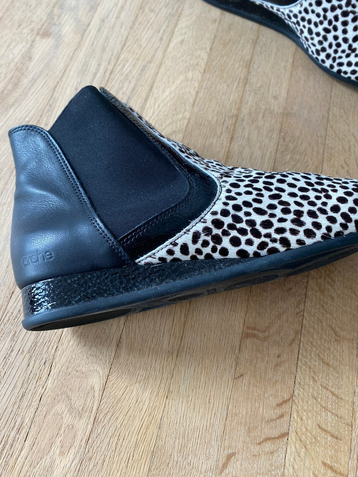 Arche, mt 40, zwartwit enkellaarsje, Kleding | Dames, Schoenen, Zo goed als nieuw, Lage of Enkellaarzen, Zwart, Ophalen of Verzenden