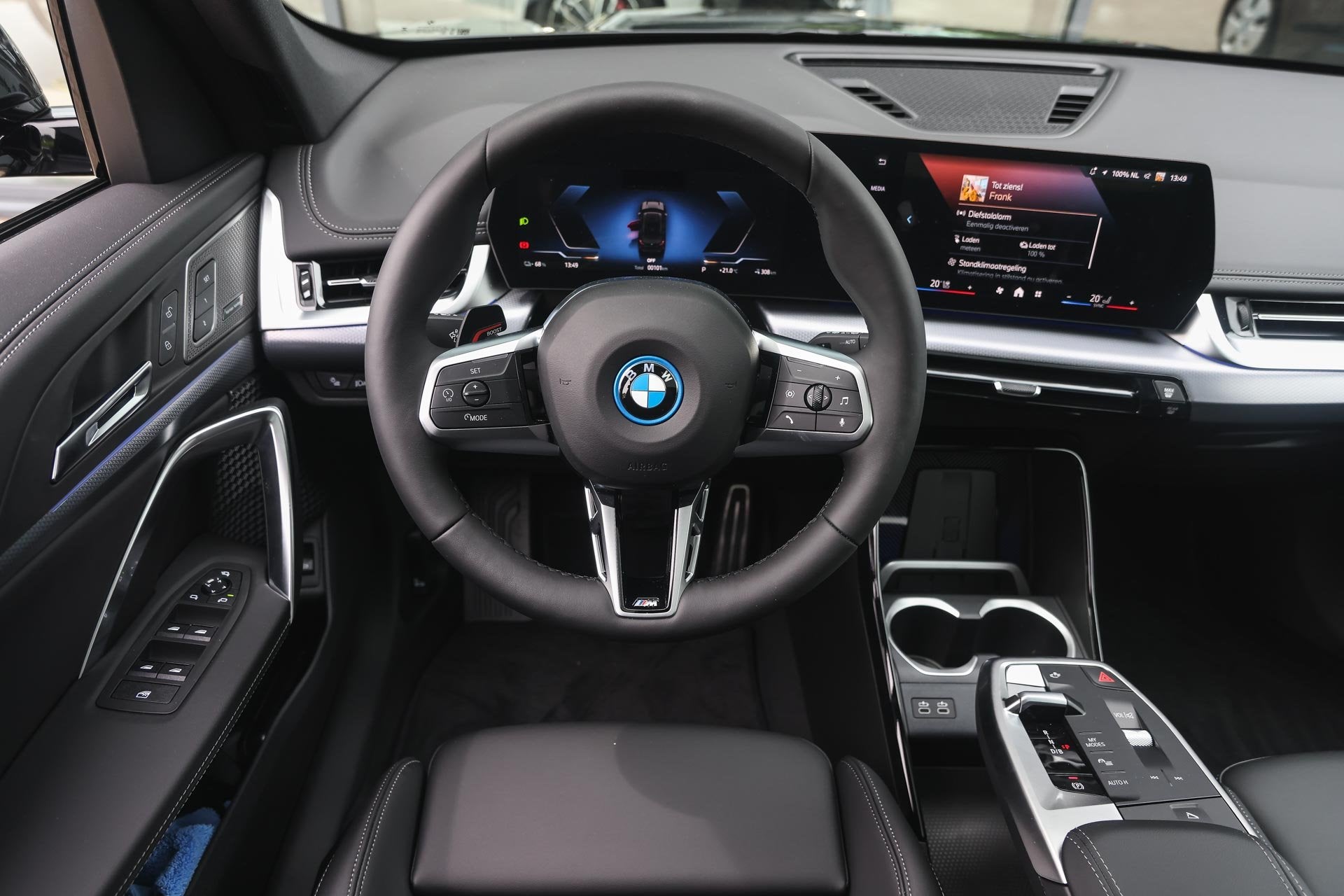 BMW iX1 eDrive20 M Sport / Trekhaak / Panoramadak / Sportsto, Auto's, Met garantie (alle), 24 min, Zwart, 204 pk