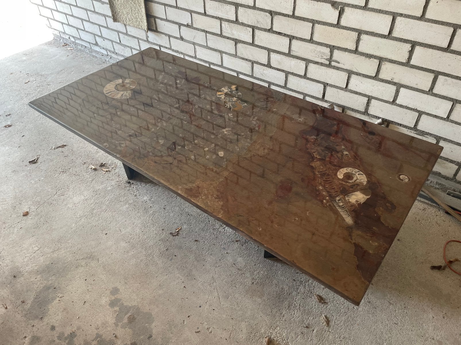 Unieke fossielstenen salontafel - Macro Fossiles Kasbah, Huis en Inrichting, Ophalen, Overige materialen, 50 tot 100 cm, Zo goed als nieuw