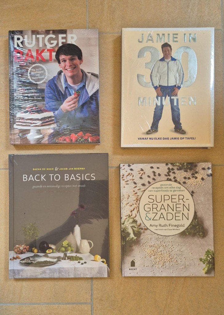 4 kookboeken - nieuw nog in de folie o.a. Jamie 30 minuten, Boeken, Ophalen of Verzenden, Nieuw