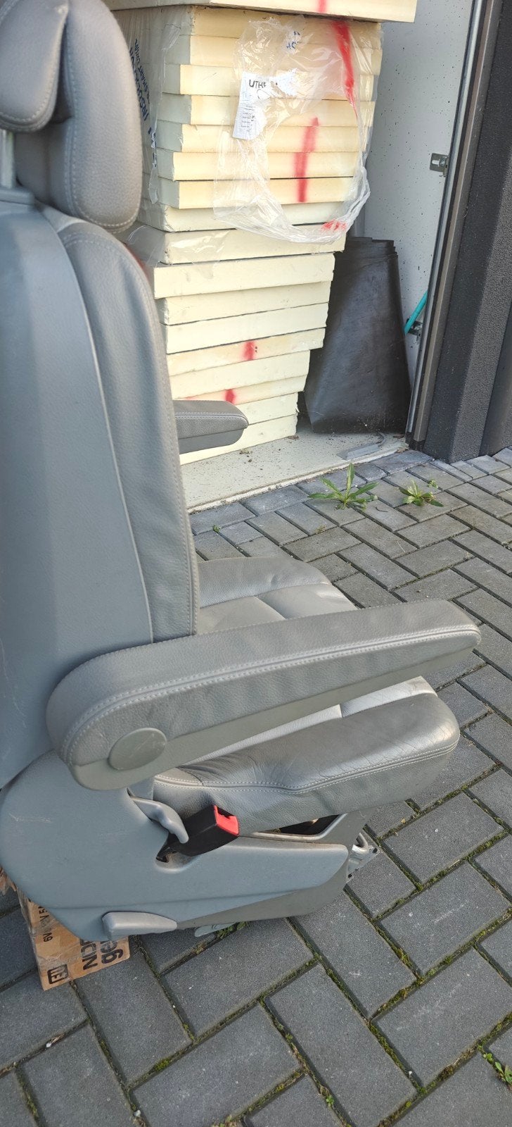 W639 of W447 Leren autostoel met armleuningen - Grijs, Auto-onderdelen, Ophalen, Gebruikt, Mercedes-Benz