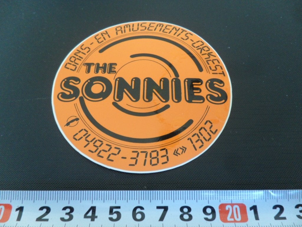 sticker boekel dans- en amusements-orkest THE SONNIES oranje, Verzamelen, Stickers, Ophalen, Zo goed als nieuw