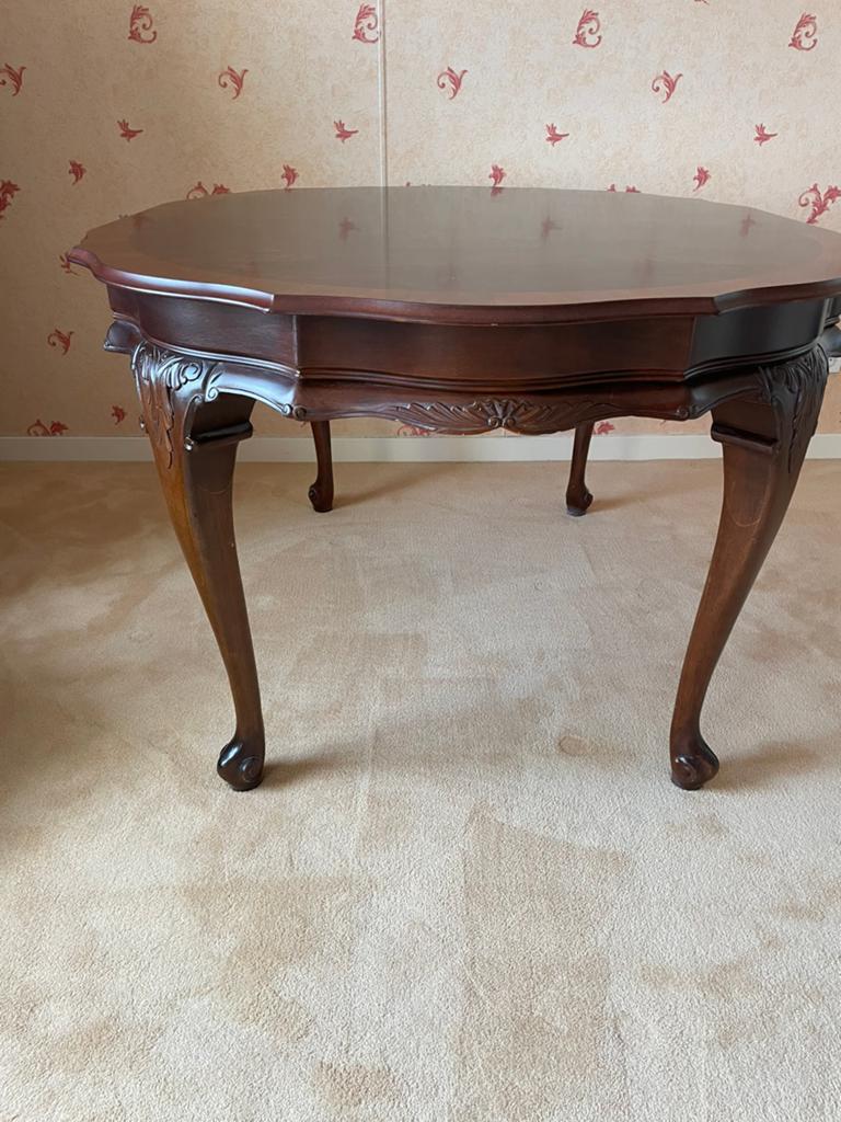 Mooie wortelnoten eettafel. Zo goed als nieuw., Ophalen