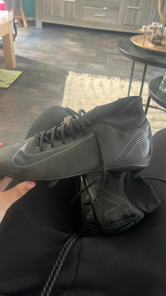 Nike voetbal schoenen, Ophalen, Zo goed als nieuw, Schoenen