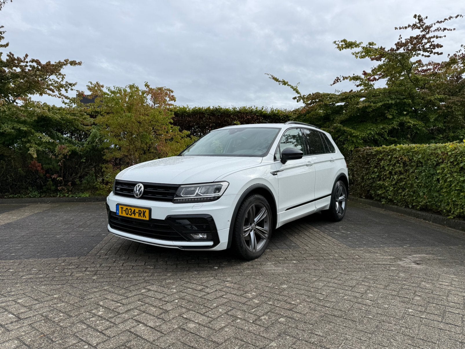 Volkswagen Tiguan 1.4 TSI Automaat 150pk DSG 2018 Wit R-line, Dealer onderhouden, Stof, 1800 kg, Euro 6
