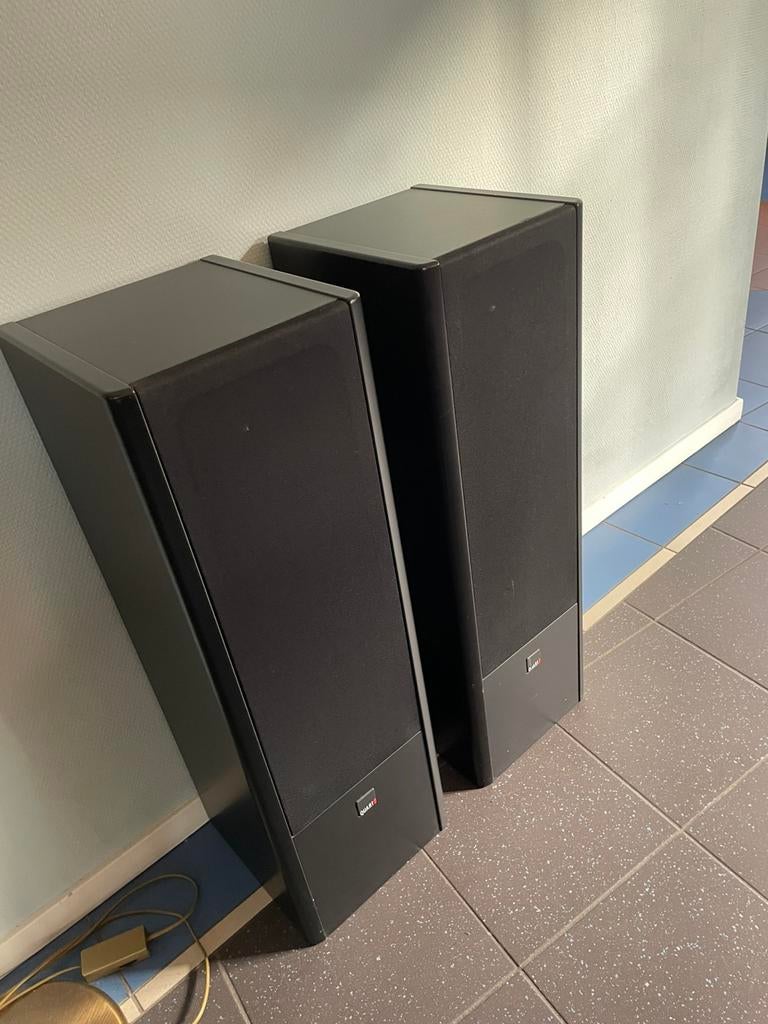2 grote genummerde luidsprekers QUART, Zo goed als nieuw, 120 watt of meer, Front, Rear of Stereo speakers, Ophalen