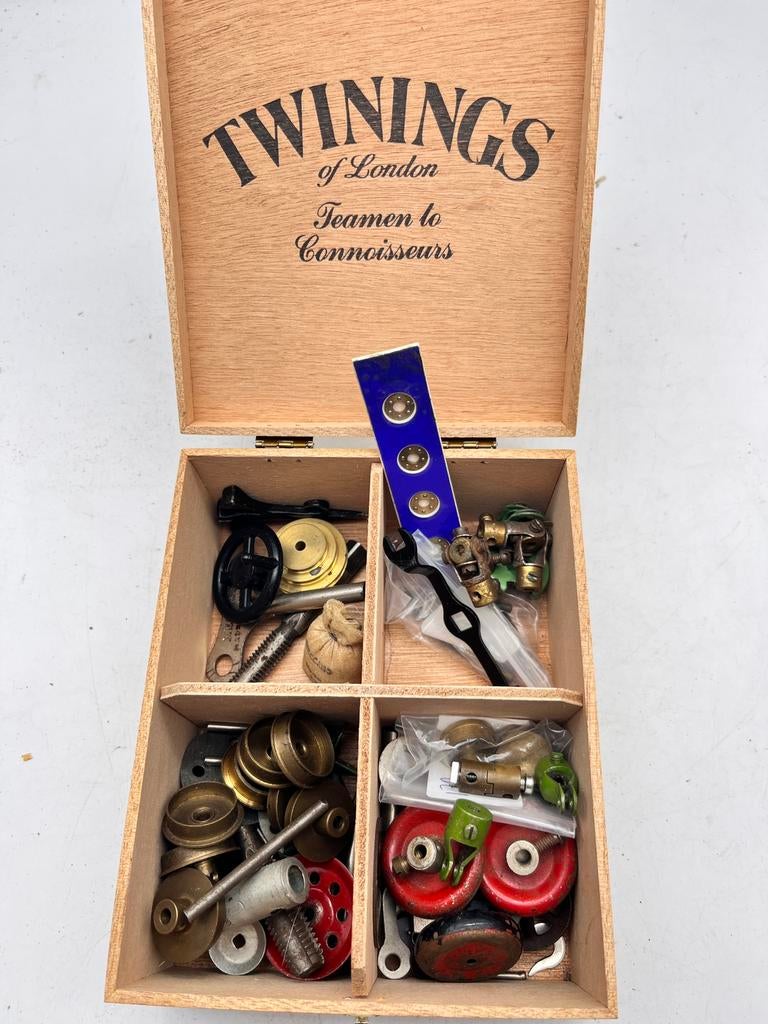 Kistje met bijzonder meccano onderdelen, Ophalen of Verzenden, Gebruikt