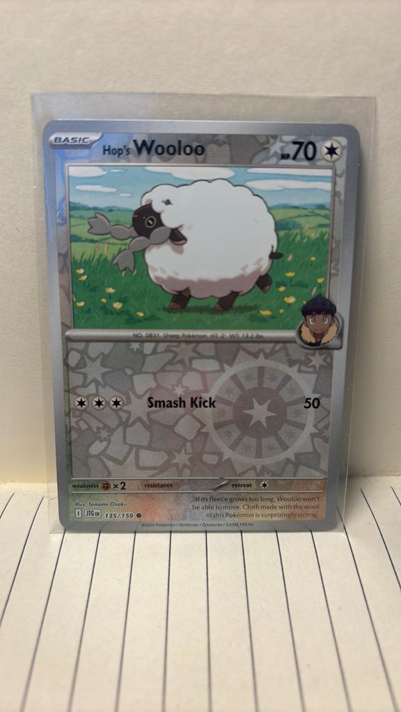Hop’s Wooloo 135/159 journey together reverse holo, Ophalen of Verzenden, Nieuw, Boosterbox