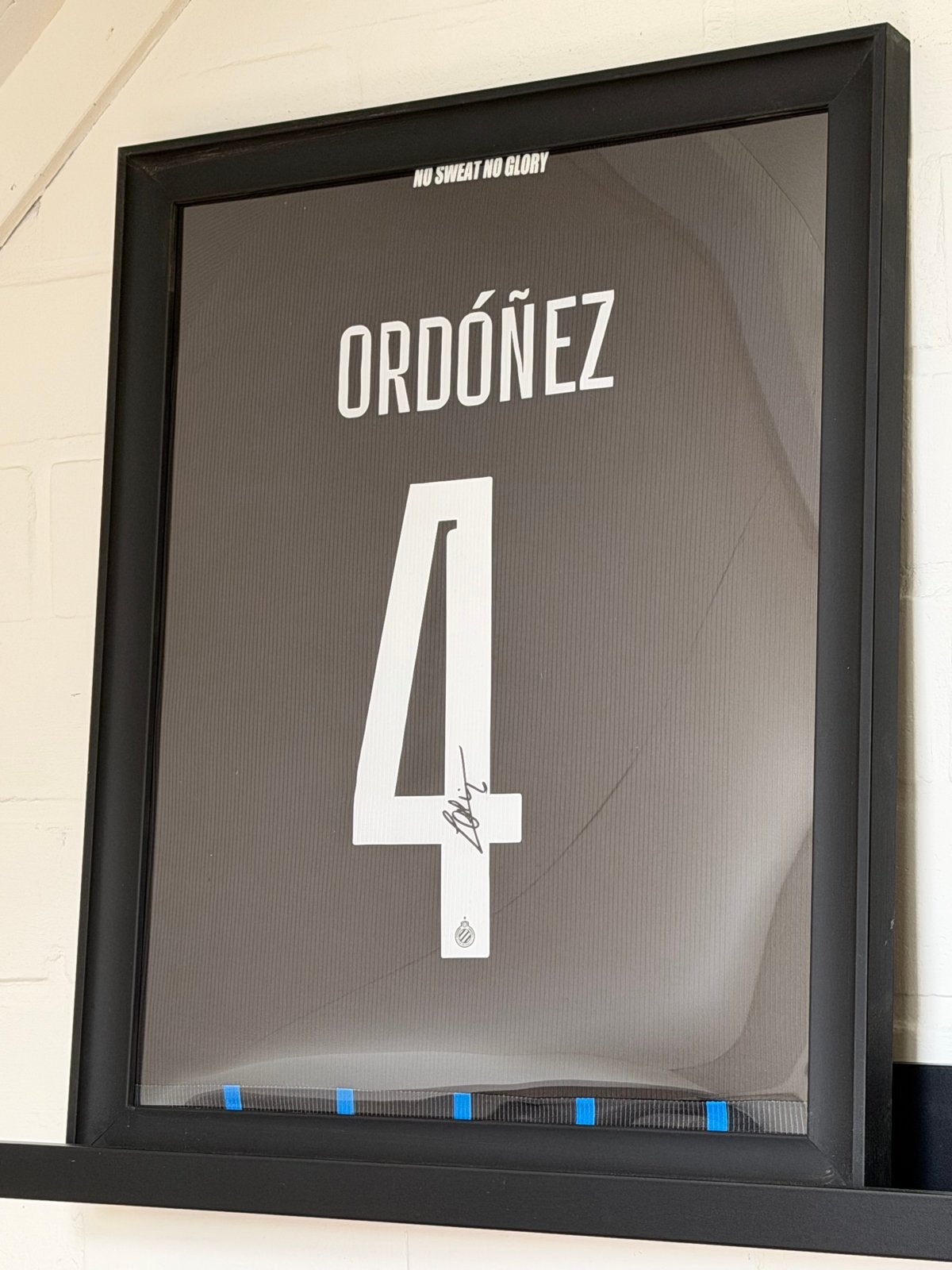 Ingelijst gesigneerd voetbalshirt Ordoñez #4, Overige typen, Ophalen of Verzenden, Zo goed als nieuw, 75 – 100