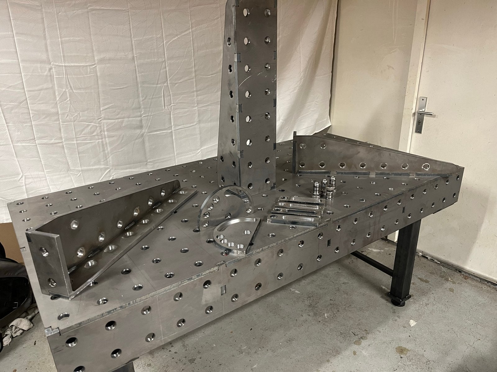 Professionele lastafel met gatenpatroon en accessoires, Ophalen of Verzenden, Nieuw, 170 cm of meer