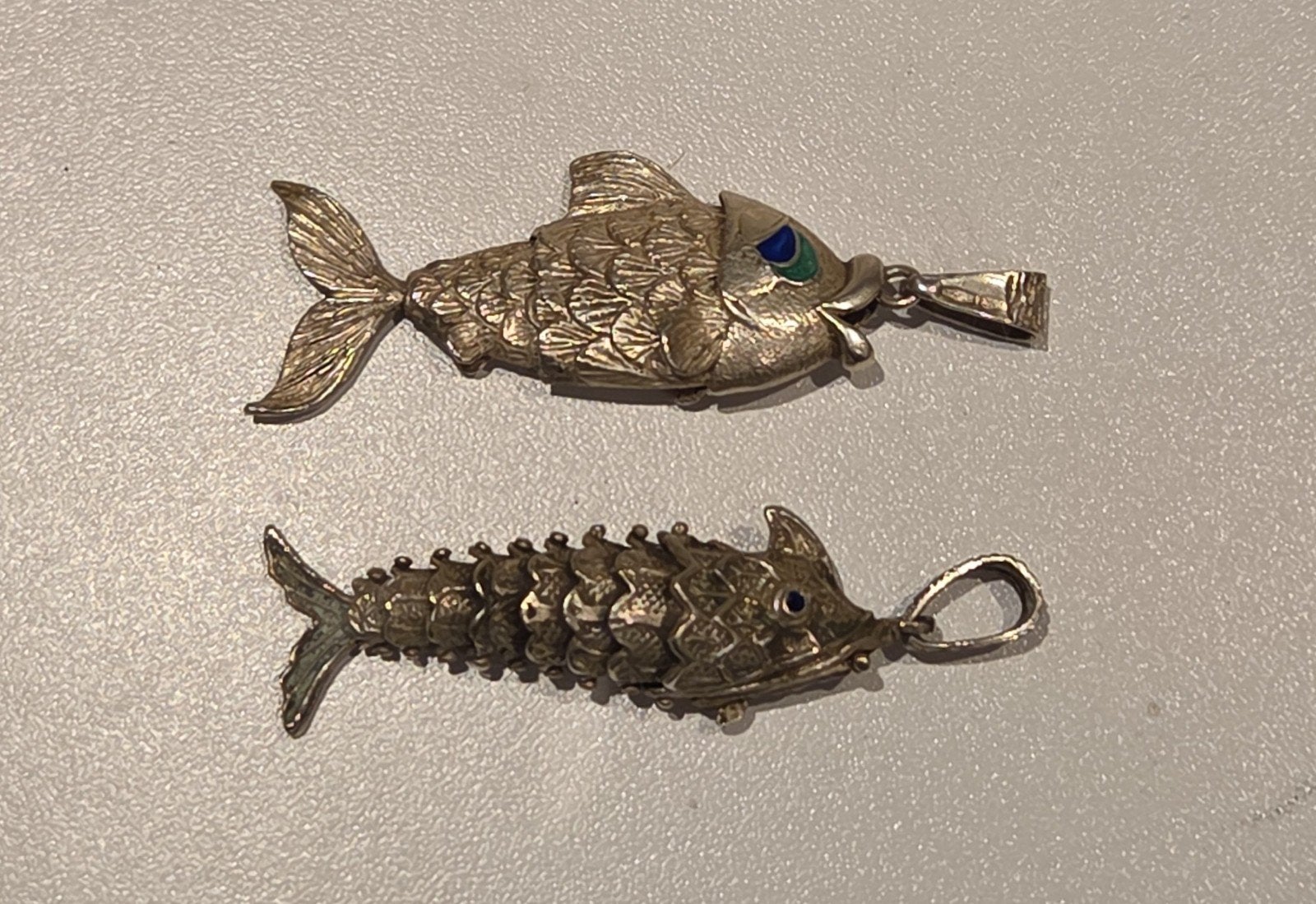 vintage zilveren visvormige hangers, Ophalen of Verzenden, Zilver