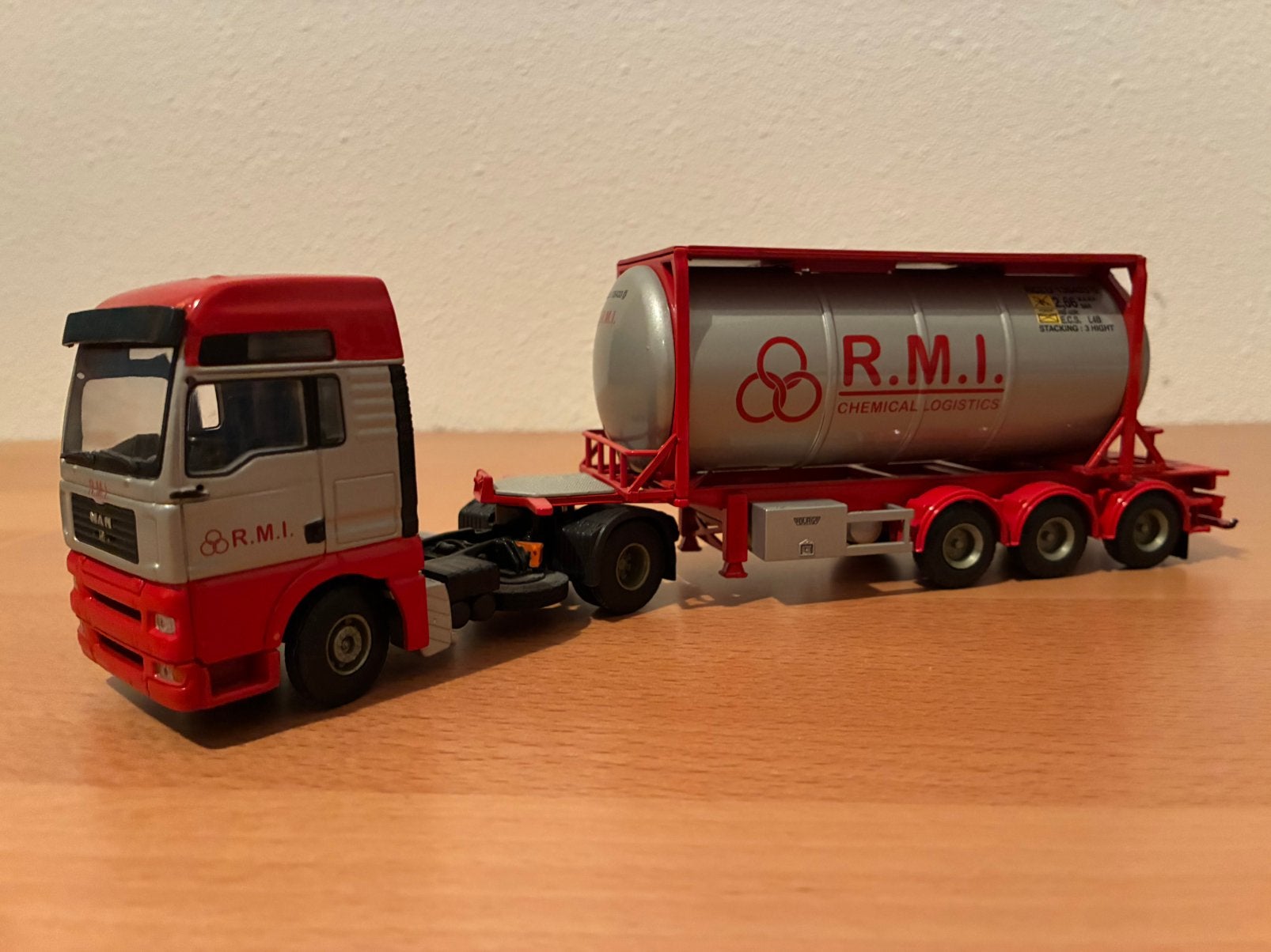 Lion Toys MAN TGA met tankcontainer RMI, Ophalen of Verzenden, Zo goed als nieuw, Bus of Vrachtwagen, Lion Toys