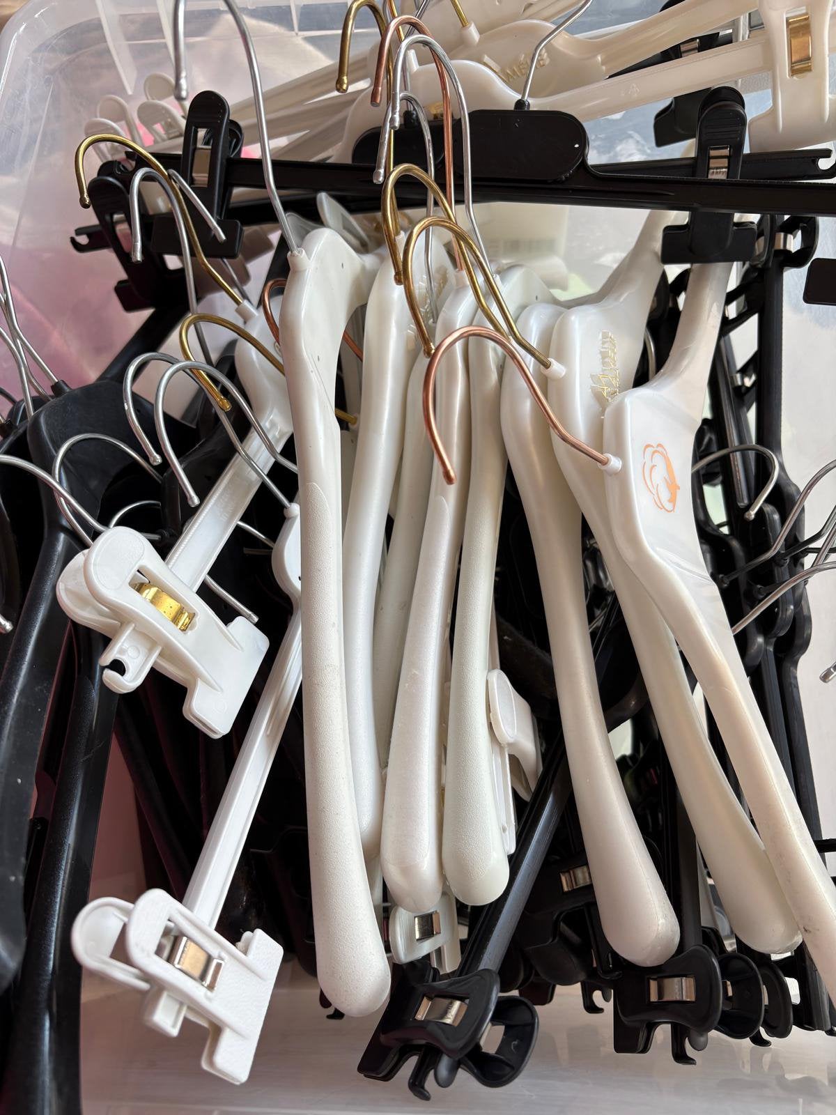 Gratis kledinghangers, Kleding | Dames, Kledinghangers, Ophalen, Zo goed als nieuw, Kunststof