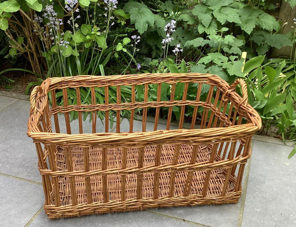 Grote stevige wasmand van riet met twee handvatten, Huis en Inrichting, Woonaccessoires | Schalen en Manden, Ophalen, Mand, Zo goed als nieuw