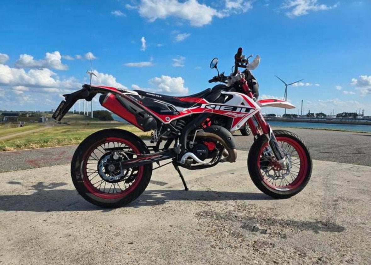 Rieju MRT 50 SM Trophy 2024 - Dealer onderhouden, 6 versnellingen, Zo goed als nieuw, 50 cc, Ophalen