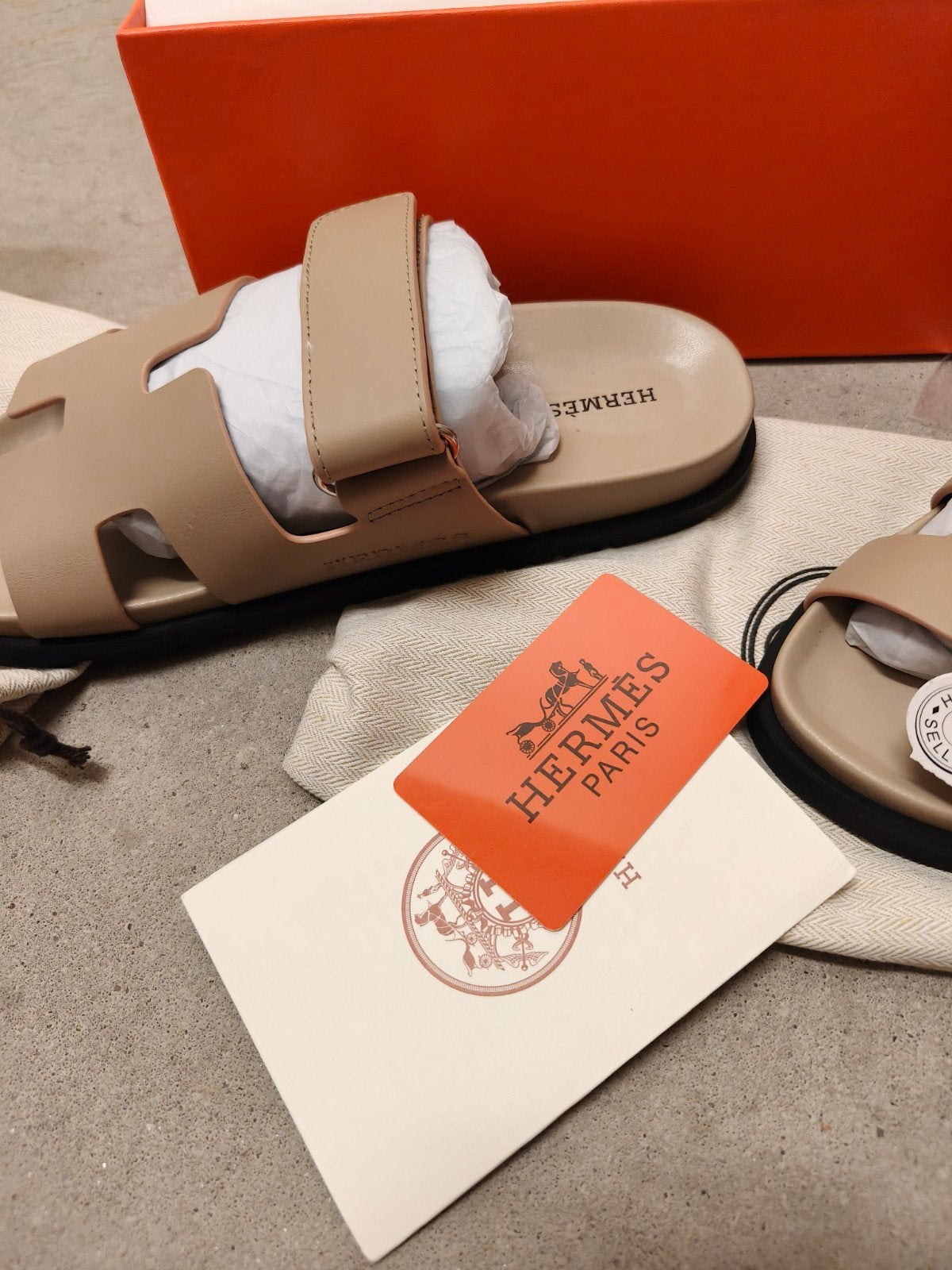 Hermes Cyhpre Slippers Sandalen maat 38 en 39 Nieuw, Ophalen of Verzenden, Nieuw