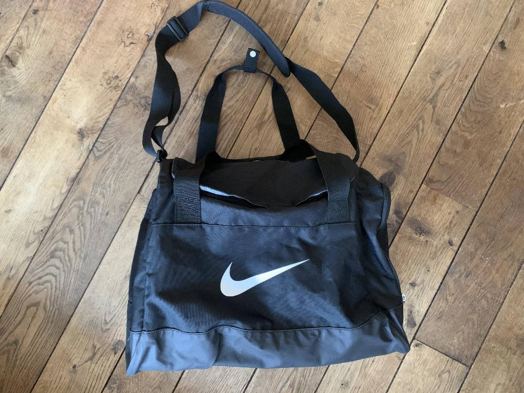 sporttas nike zwart voetbaltas, Sieraden, Tassen en Uiterlijk, Tassen | Sporttassen, Ophalen of Verzenden, Nieuw, Unisex volwassen