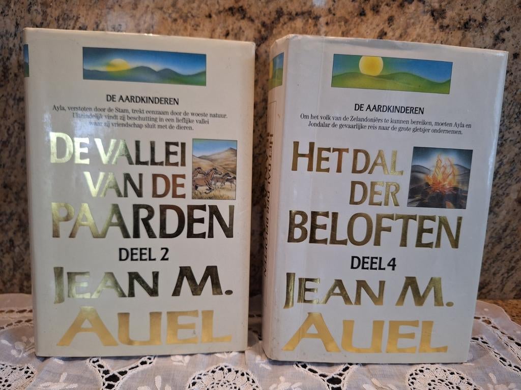De Aardkinderen - deel 2 en 4, Boeken, Fantasy, Zo goed als nieuw, Ophalen of Verzenden