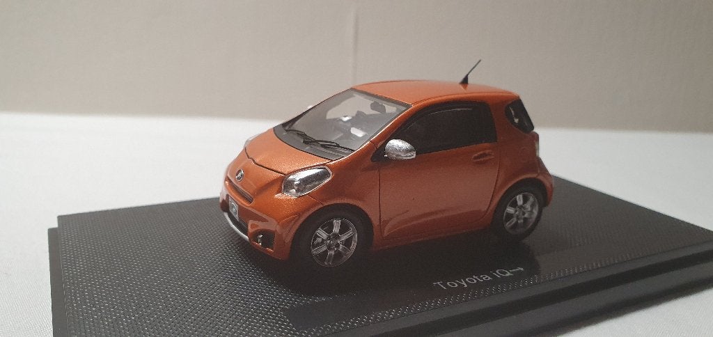 Ebbro Toyota iQ 1:43 orange 44698, Ophalen of Verzenden, Zo goed als nieuw, Auto, Overige merken