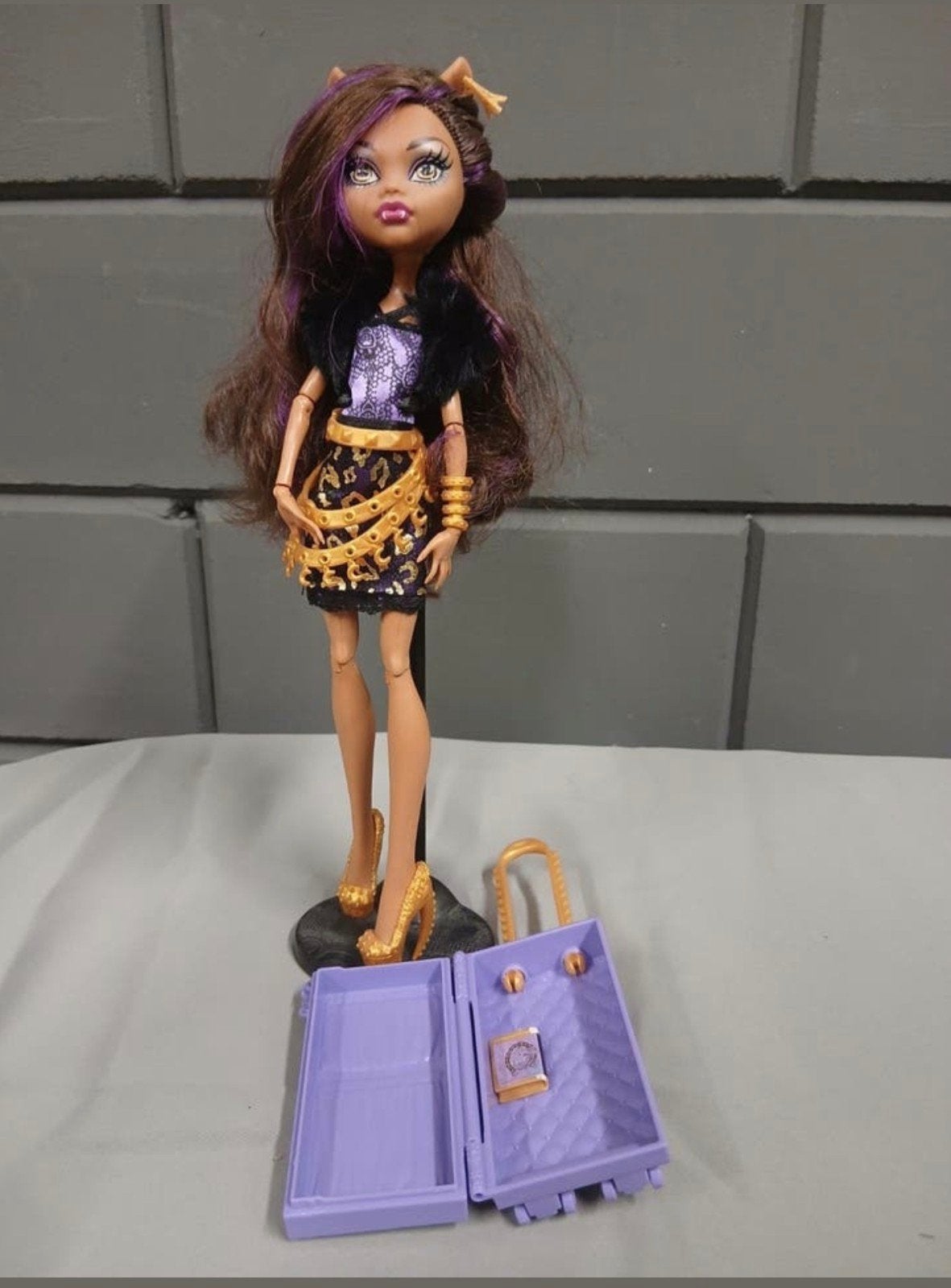 Monster High Clawdeen Wolf pop met koffer, Verzamelen, Poppen, Ophalen of Verzenden, Gebruikt, Overige typen