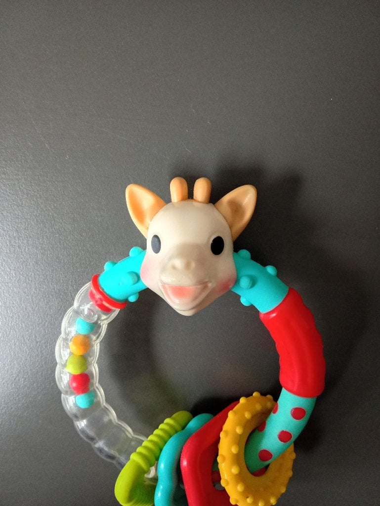 Baby bijtring giraffe met rammelkralen en bijtspeeltjes, Ophalen of Verzenden, Gebruikt, Rammelaar