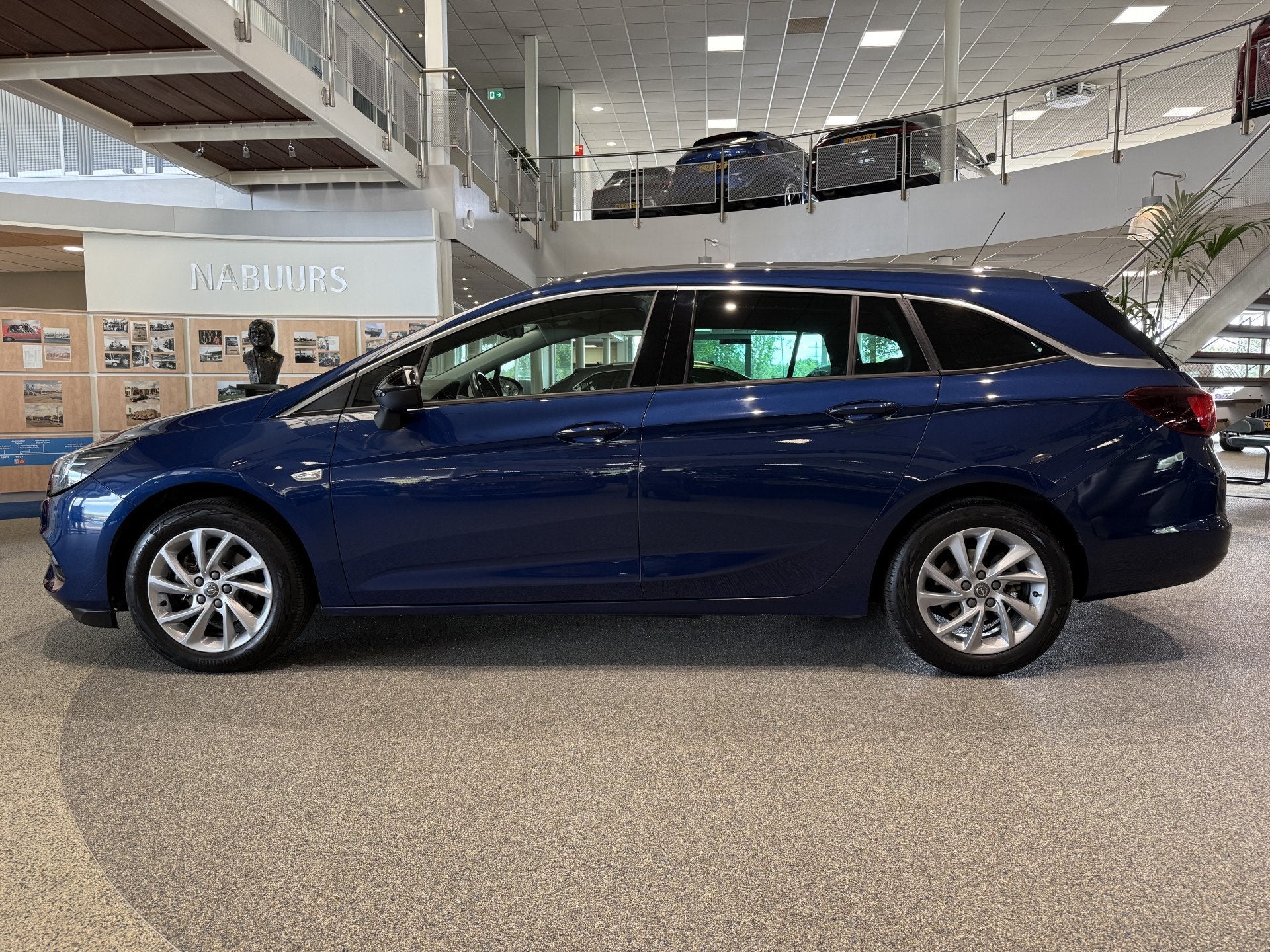 Opel Astra Sports Tourer 1.2 Business Elegance NL auto, Trek, Auto's, Opel, Voorwielaandrijving, 12 maanden, Euro 6, 1199 cc
