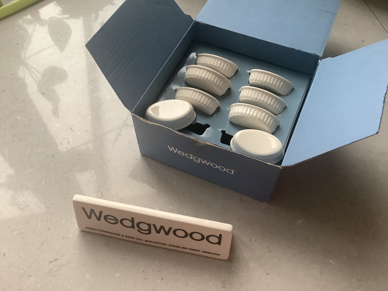 Doosje met 8 messenleggers WEDGWOOD EDME., Huis en Inrichting, Keuken | Servies, Overige typen, Ophalen of Verzenden, Zo goed als nieuw
