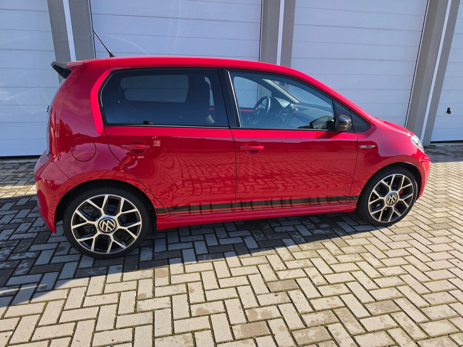 Volkswagen up! 1.0 115pk 2024 Rood, Auto's, Voorwielaandrijving, 972 kg, 40 €/maand, Up!