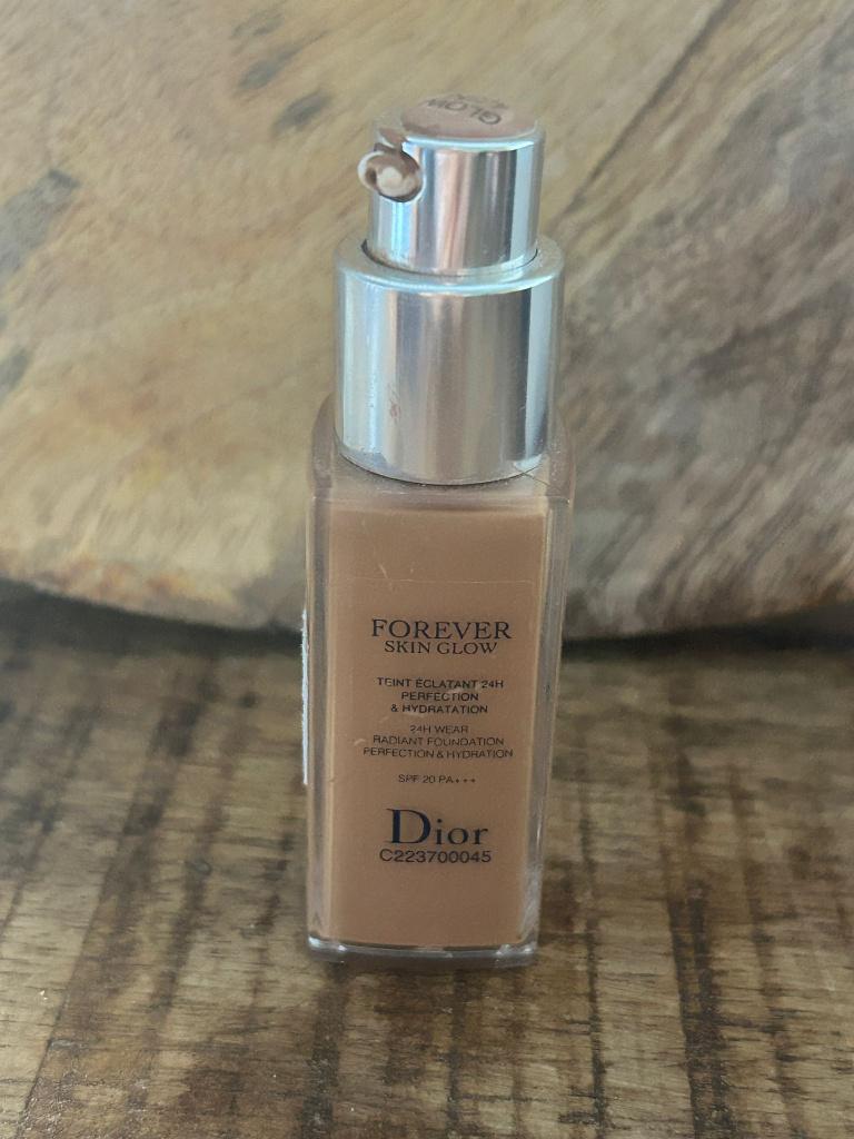 Dior Forever Skin Glow Foundation 4,5N, Gebruikt, Gehele gezicht, Beige, Ophalen of Verzenden