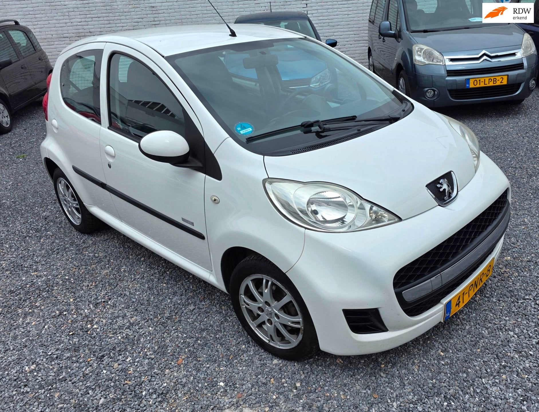 Peugeot 107 1.0-12V Millesim 200 5 deurs Airco, Voorwielaandrijving, Euro 5, Stof, Gebruikt