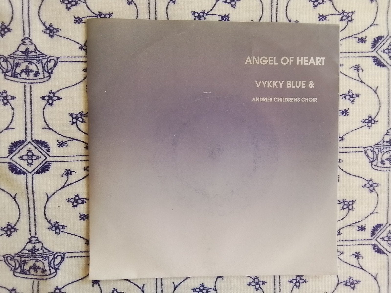 Vykky blue & Andries childeren choir       Angel of heart, Ophalen of Verzenden, Zo goed als nieuw, Pop, Single