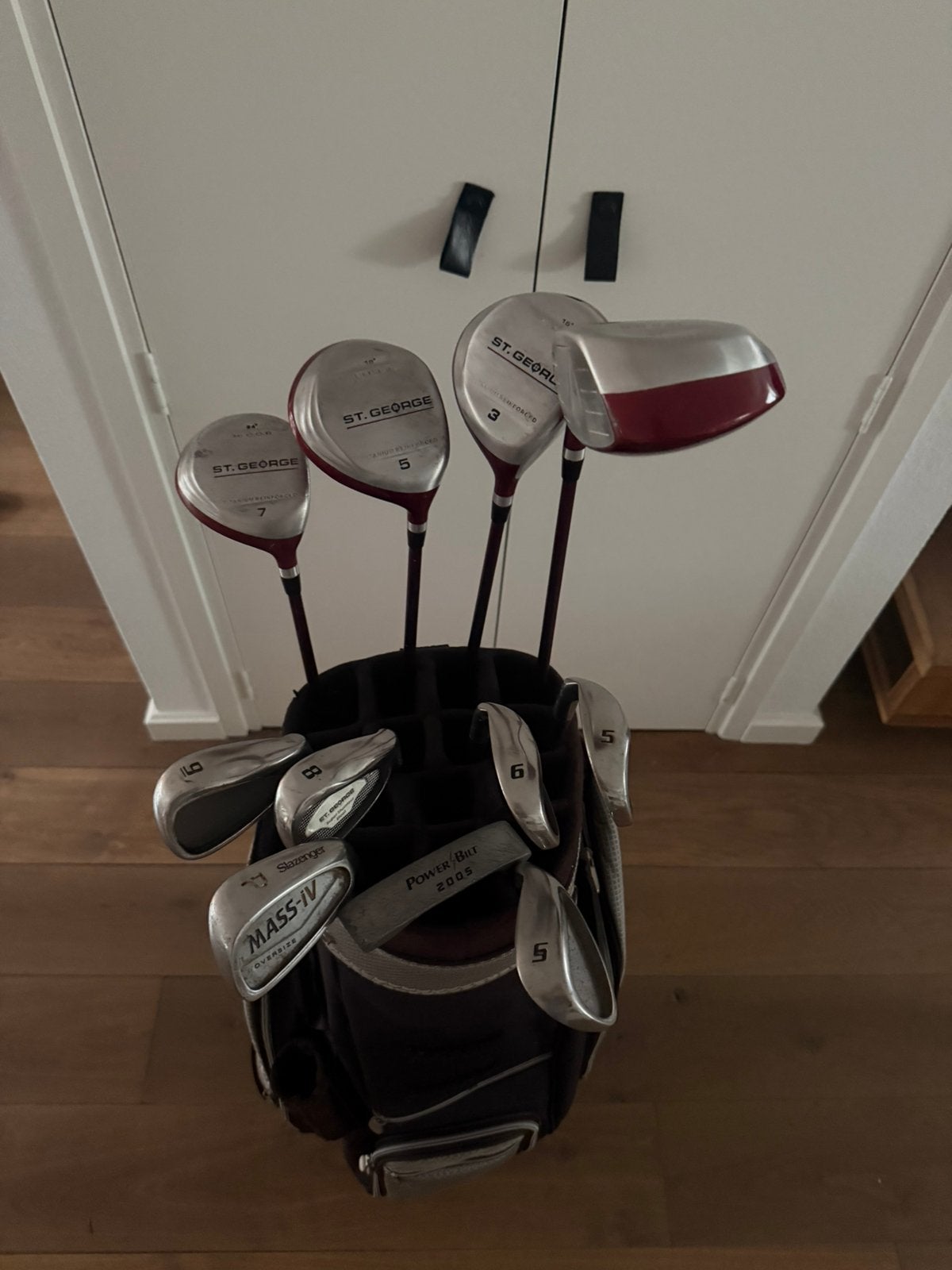 Foto 13 van Complete St. George golfset clubs en tas