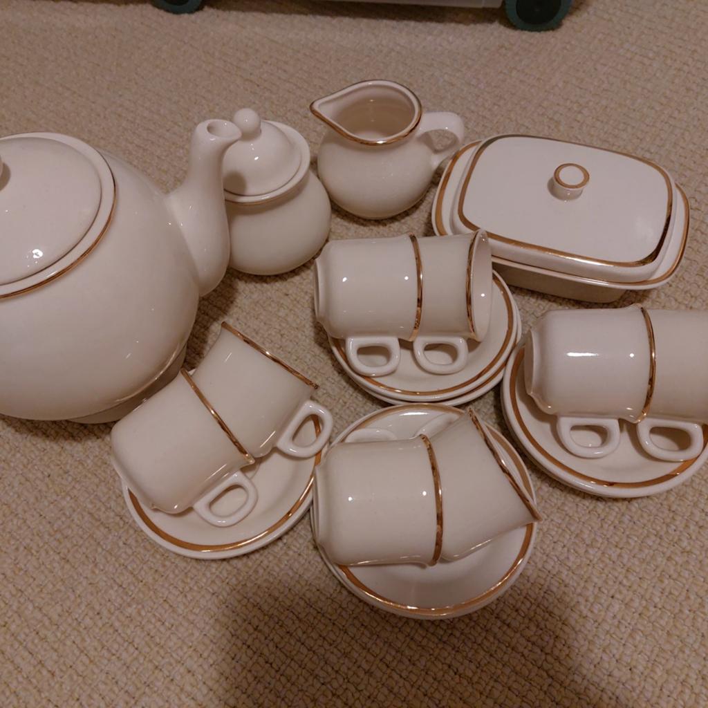 Creme serviesje botervloot theekan melk en suikerpotje, Huis en Inrichting, Keuken | Servies, Ophalen of Verzenden, Porselein