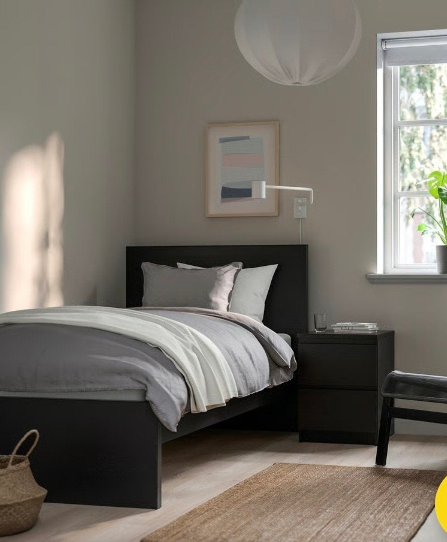 Complete Ikea single bed,slatted bases,mattress,besidestable, Huis en Inrichting, Slaapkamer | Complete slaapkamers, Ophalen, Zo goed als nieuw