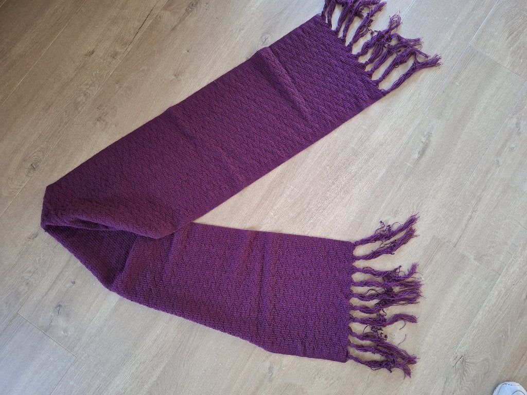 paarse sjaal 220 x 29 cm., Kleding | Dames, Ophalen of Verzenden, Gedragen, Maat 38/40 (M), Sjaal
