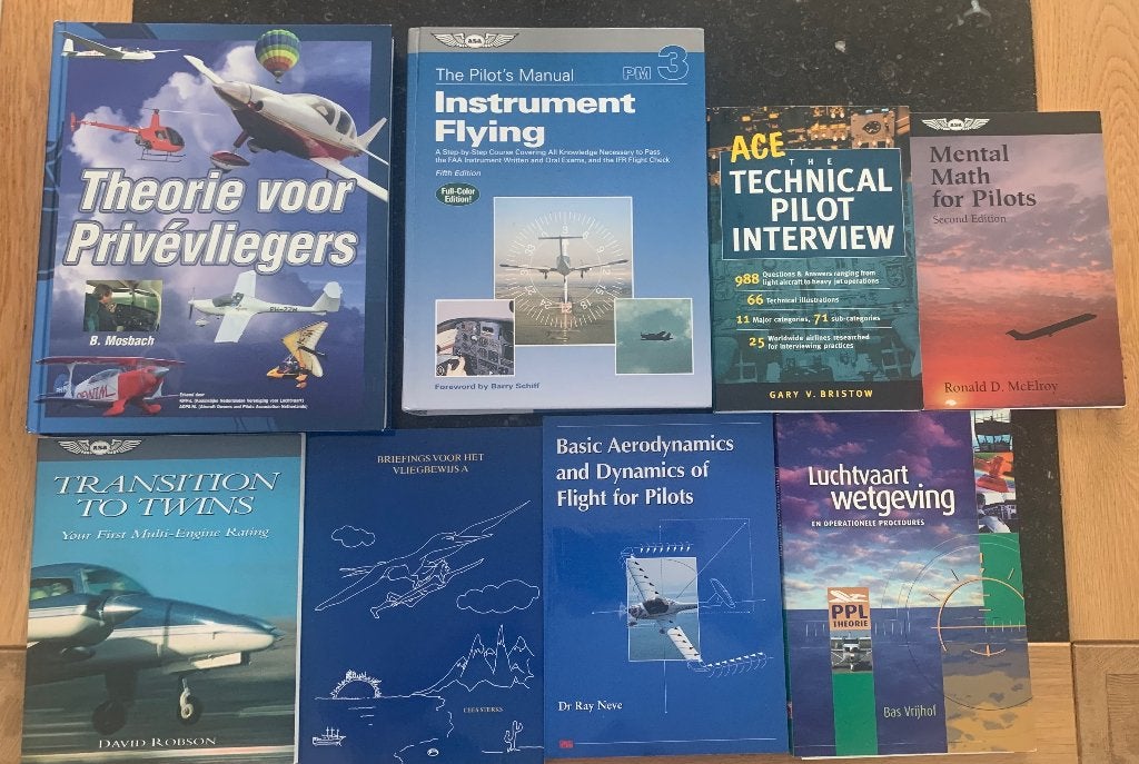 Te koop boeken vliegopleiding, Boeken, Niet van toepassing, Diverse auteurs, Ophalen of Verzenden, Zo goed als nieuw