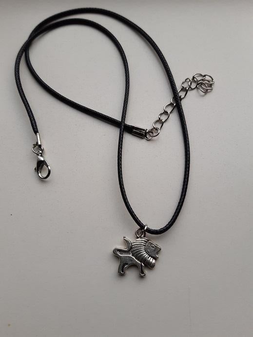 Koordketting wax zwart met hanger leeuw, Verzenden, Zwart, Nieuw, Overige materialen
