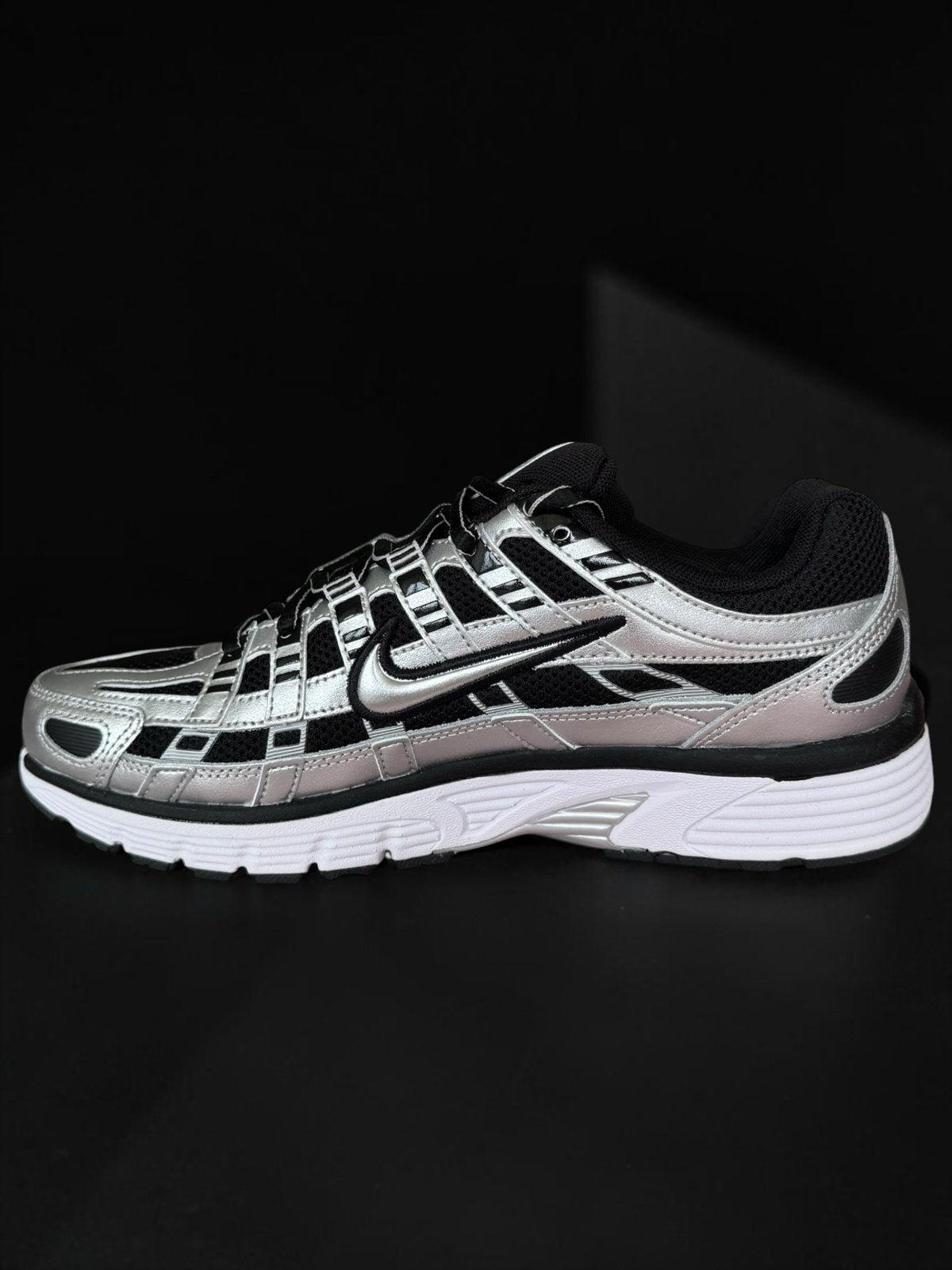 Nike P-6000 Metallic Silver / Black Sneakers - Unisex - Maat, Kleding | Dames, Schoenen, Zwart, Nieuw, Ophalen of Verzenden, Sneakers of Gympen