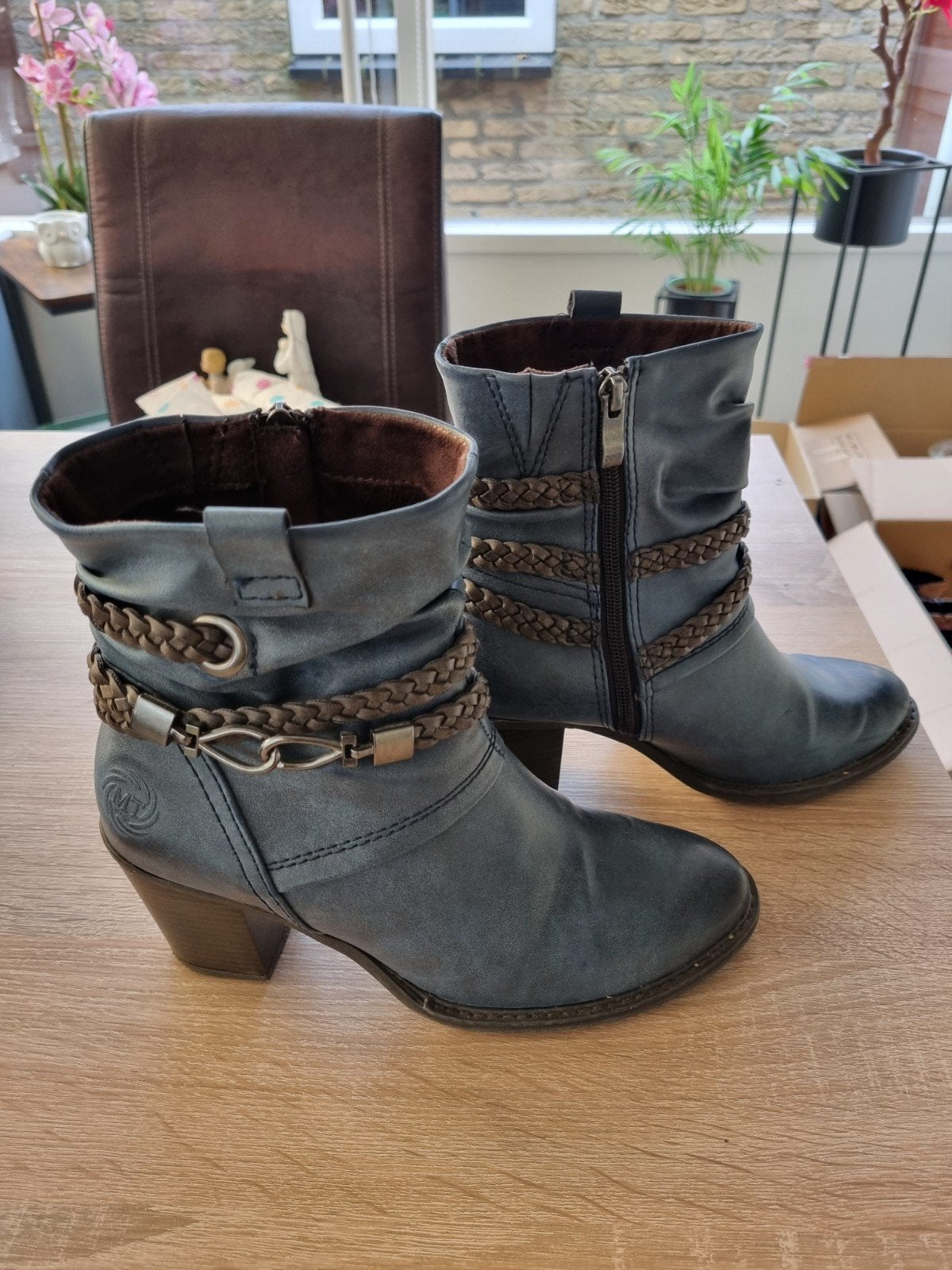 Blauwe enkellaarsjes, maat 38. Marco Tozzi., Kleding | Dames, Schoenen, Ophalen of Verzenden, Zo goed als nieuw, Blauw