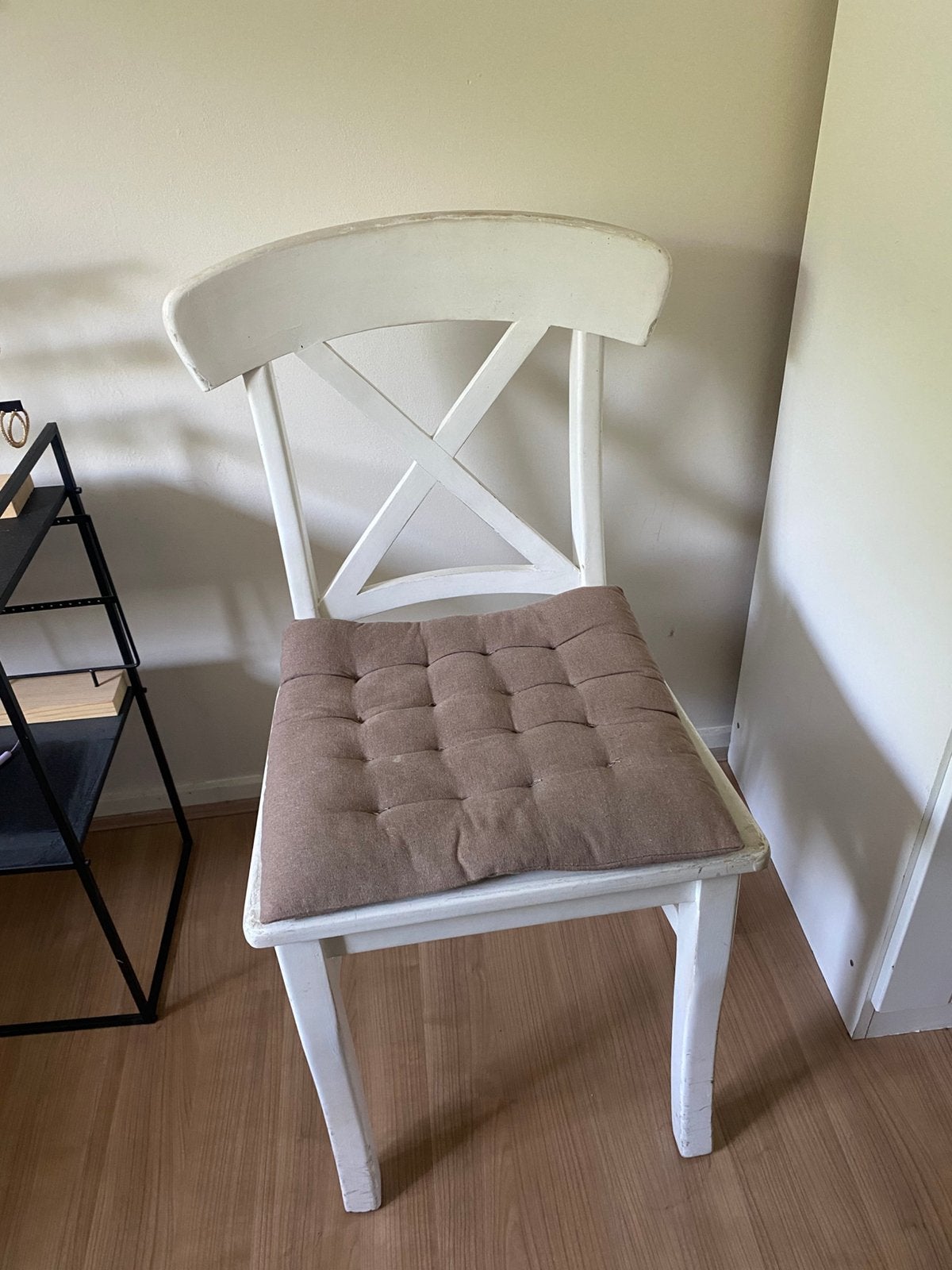 3x witte houten stoel met kussentje, Huis en Inrichting, Stoelen, Ophalen, Gebruikt, Drie, Wit