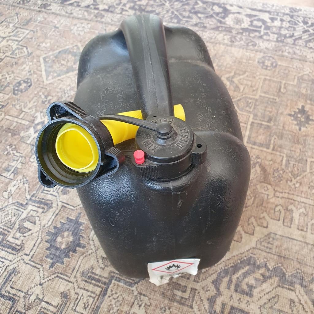 Jerrycan benzine/diesel - 5 liter - Zo goed als nieuw, Ophalen of Verzenden, Gebruikt, Universele onderdelen