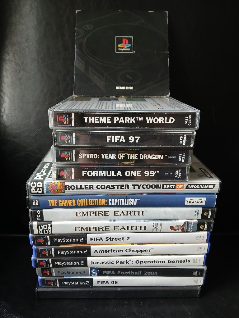 Retro games - 24 PC / PS1 / PS2 games + PS 1 game rack, Overige genres, Ophalen of Verzenden, Zo goed als nieuw, 3 spelers of meer