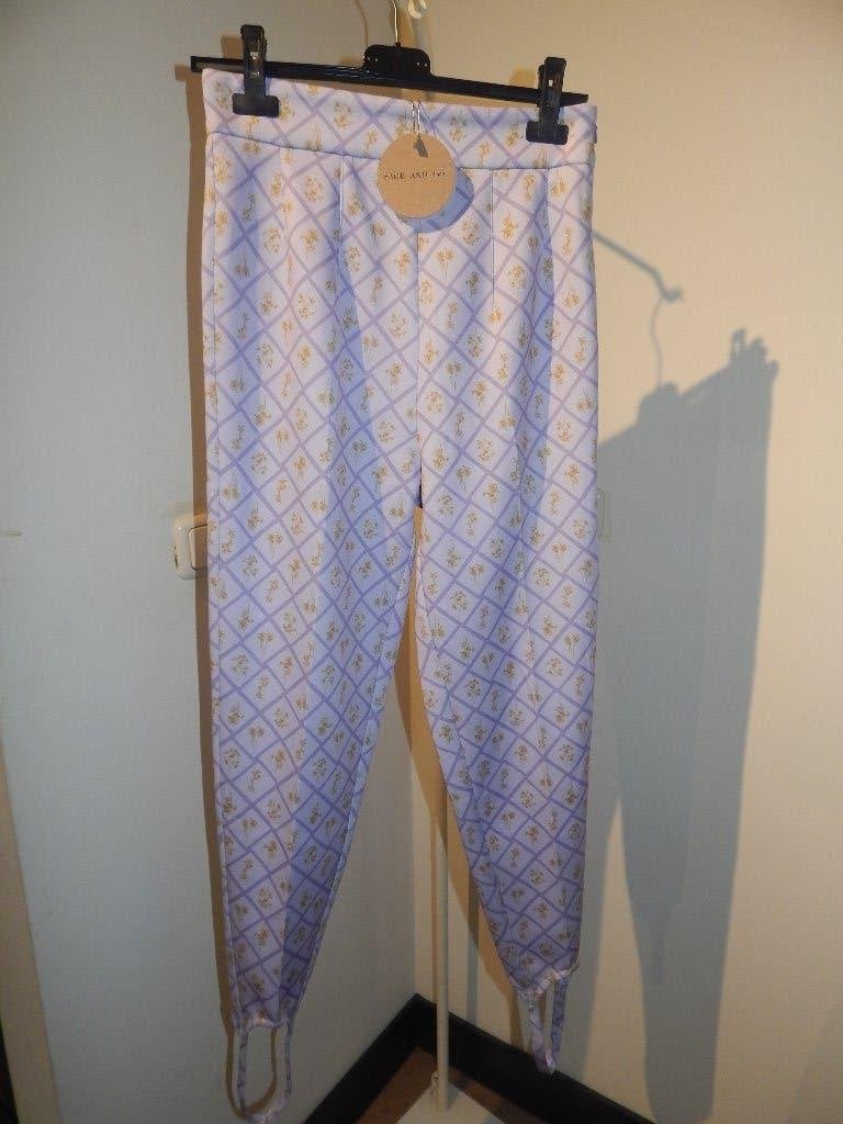 Sage and Ivy Nieuwe broek paars bloemen printje schattig S/M, Verzenden, Paars, Nieuw, Maat 36 (S)