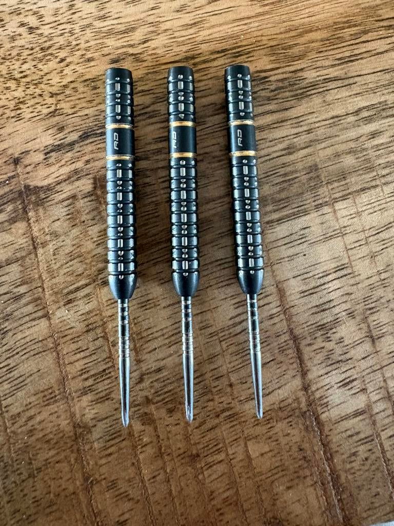 Te koop ascend (parallel barrel) Darts 24 gram, Sport en Fitness, Darts, Ophalen of Verzenden, Zo goed als nieuw, Pijlen